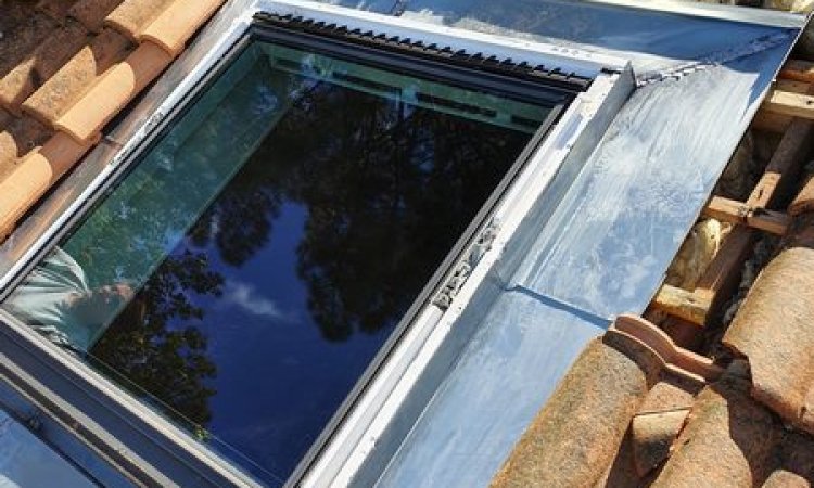 Abergement de fenêtre de toit Velux en zinc - Pessac - PELTIN COUVERTURE
